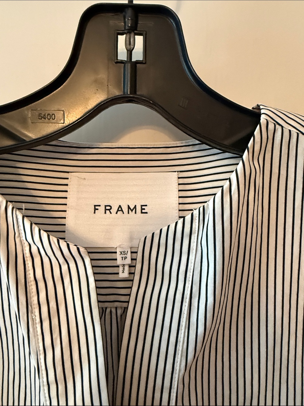 FRAME Split Neck Organic Cotton Popover top - Picture 2 of 5